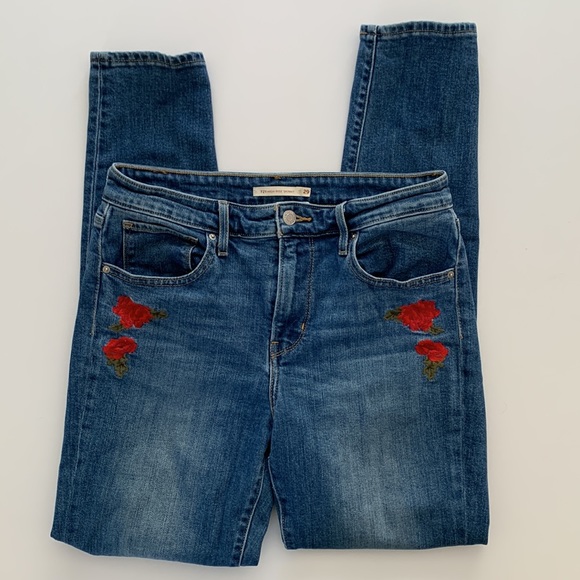 Anthropologie Levi’s 721 High Rise Skinny Jeans Rose Embroidered 29 x 30 - Picture 8 of 16